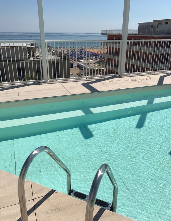 Residence Ten Suite Ρίμινι Εξωτερικό φωτογραφία