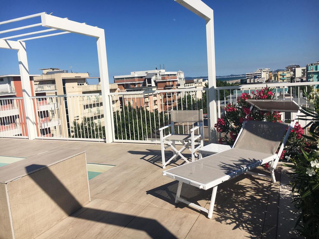 Residence Ten Suite Ρίμινι Εξωτερικό φωτογραφία