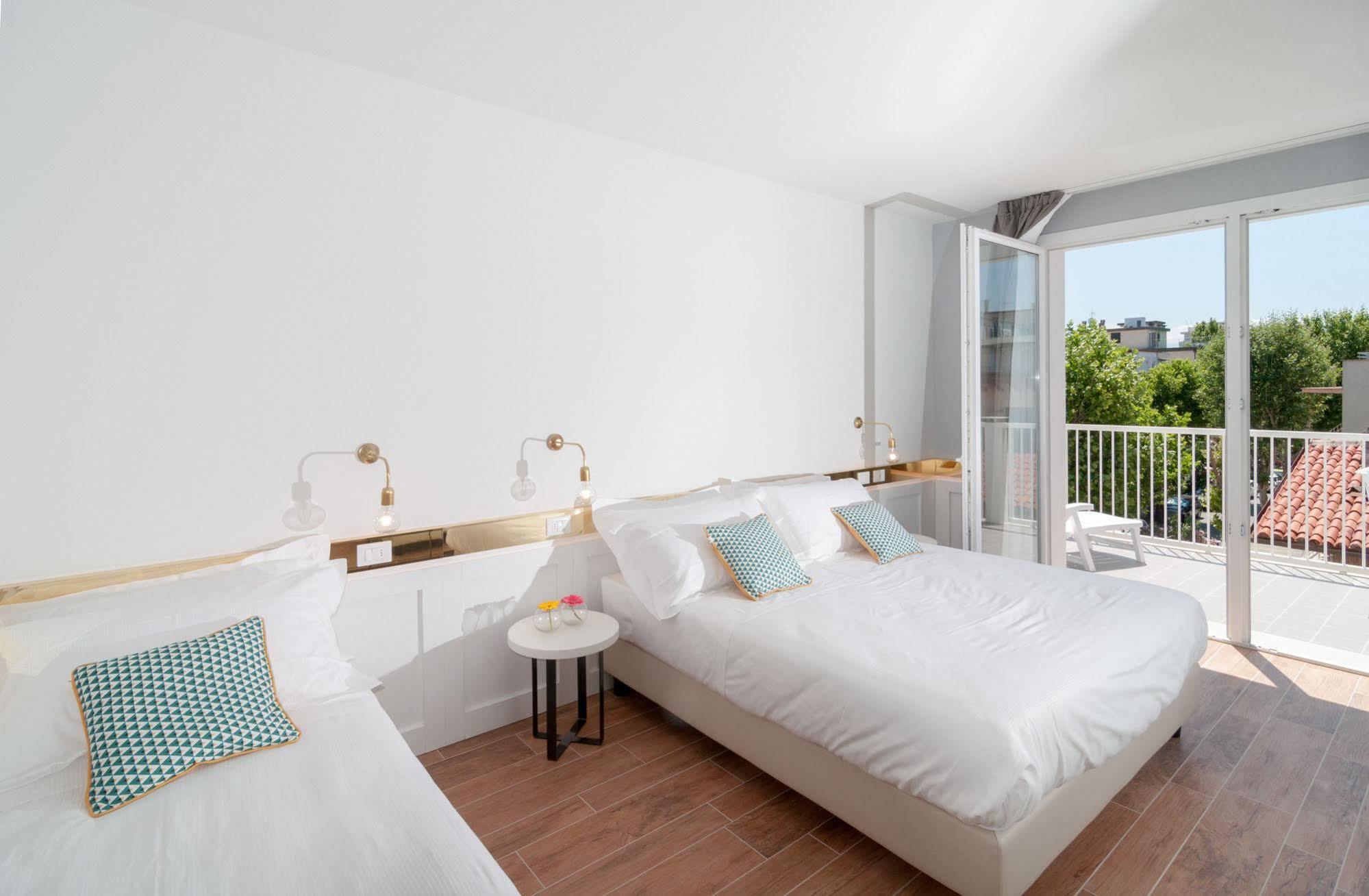 Residence Ten Suite Ρίμινι Εξωτερικό φωτογραφία