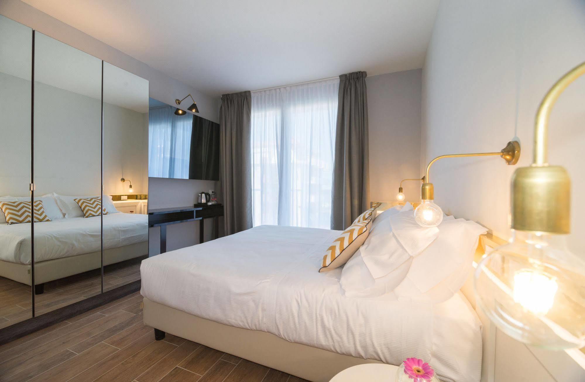 Residence Ten Suite Ρίμινι Εξωτερικό φωτογραφία