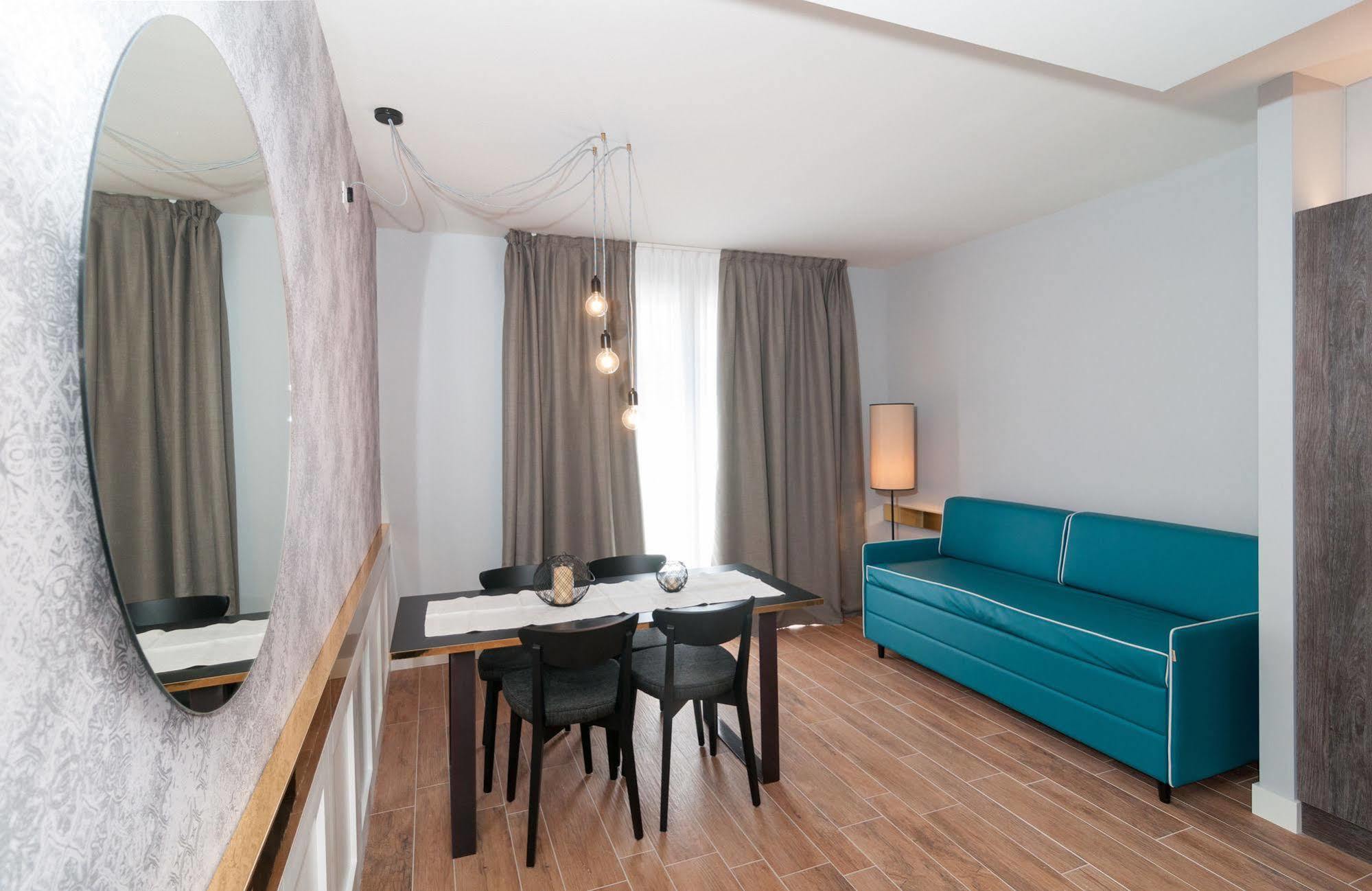 Residence Ten Suite Ρίμινι Εξωτερικό φωτογραφία