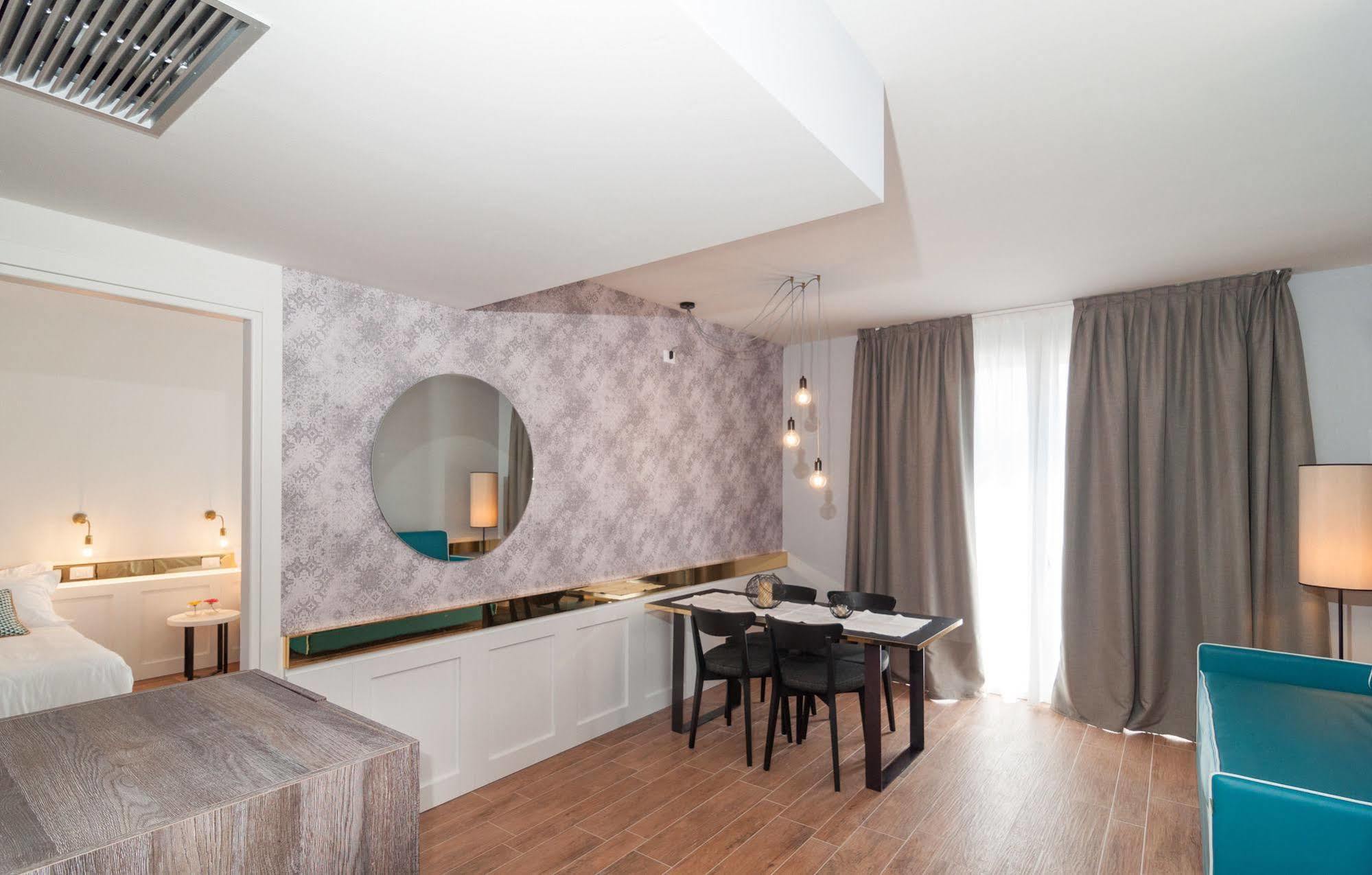 Residence Ten Suite Ρίμινι Εξωτερικό φωτογραφία