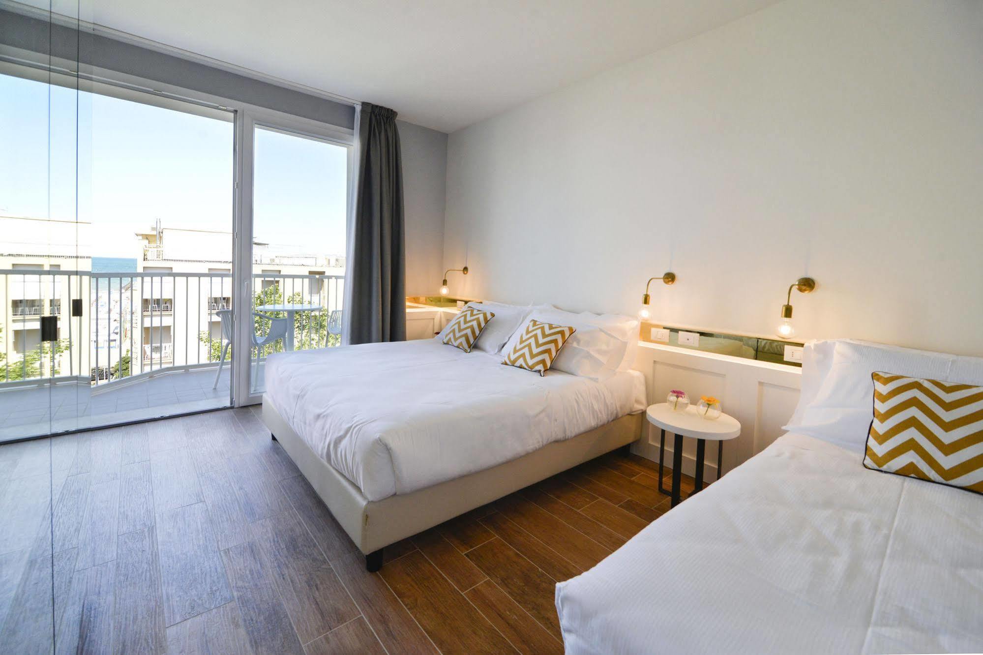 Residence Ten Suite Ρίμινι Εξωτερικό φωτογραφία
