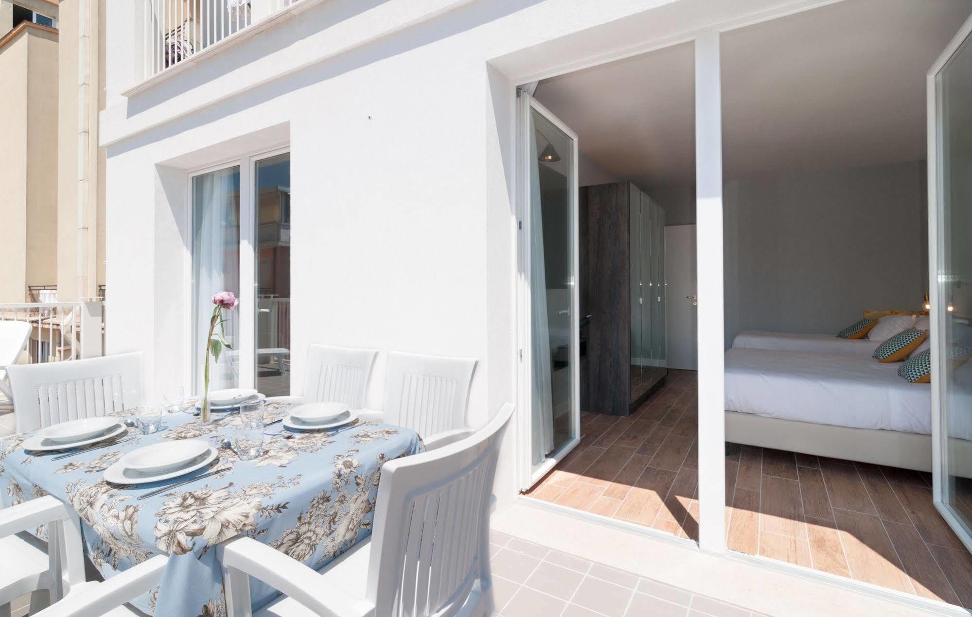 Residence Ten Suite Ρίμινι Εξωτερικό φωτογραφία