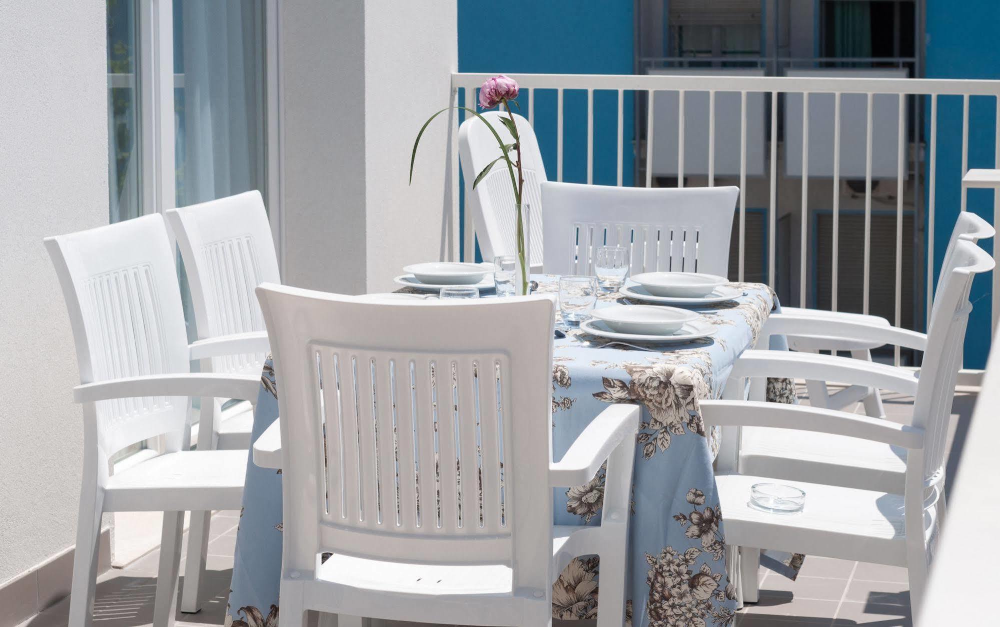 Residence Ten Suite Ρίμινι Εξωτερικό φωτογραφία